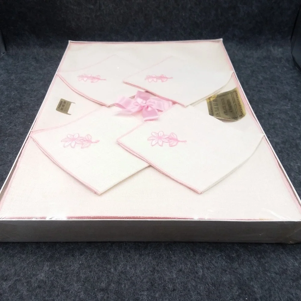 Vintage Pioneer Placemat Set 100% Linen Floral Embroidered Napkins 8‎ pc NOS